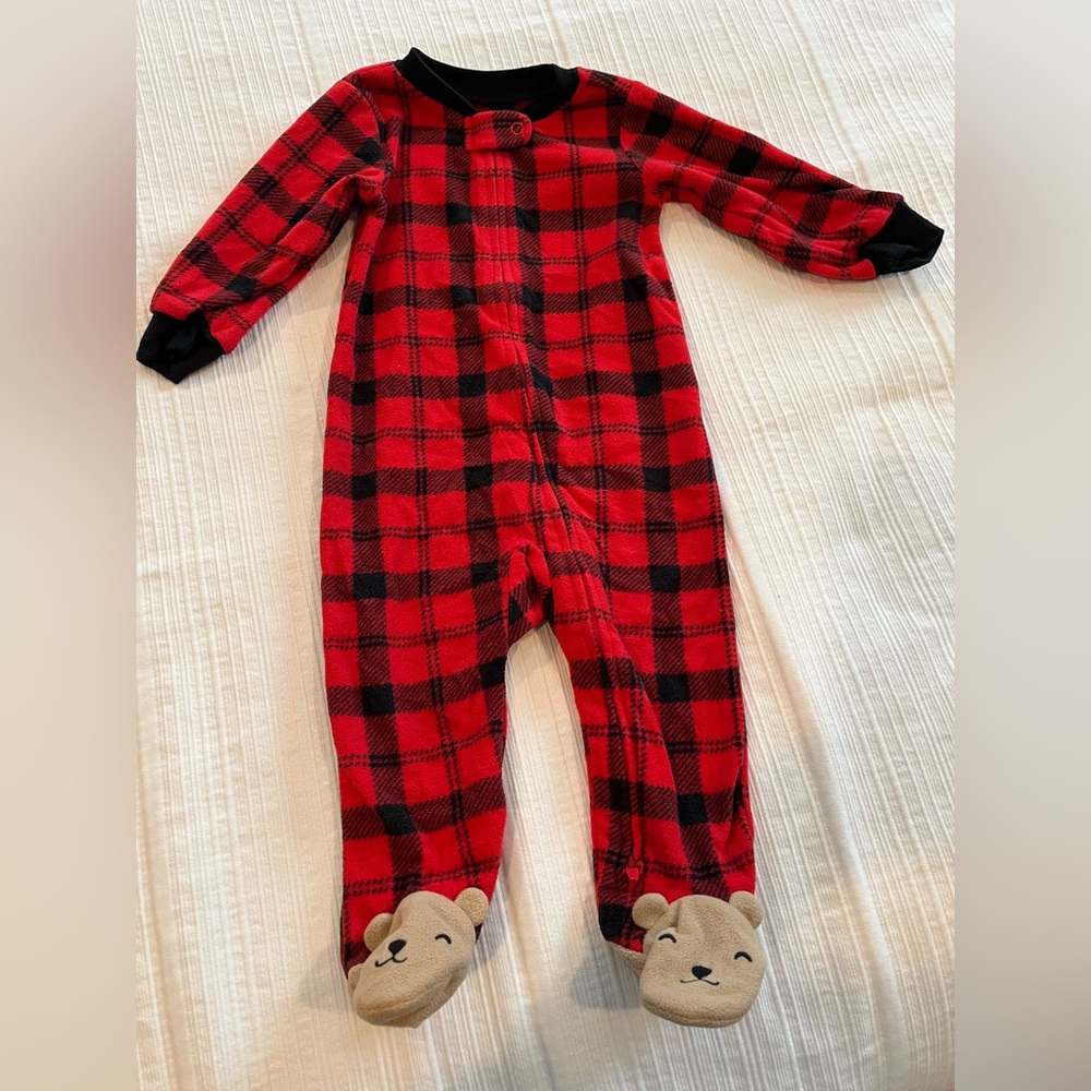 Carter’s fleece pajamas. 9 months. 2 way zipper, good condition